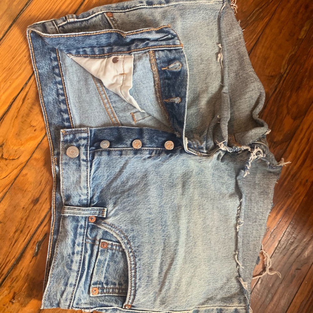 LEVI’S brand new denim shorts